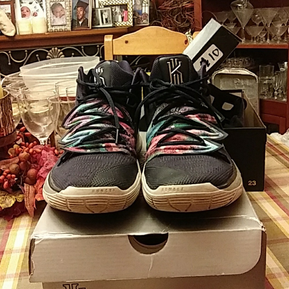 Kyrie 5 - Picture 2 of 4